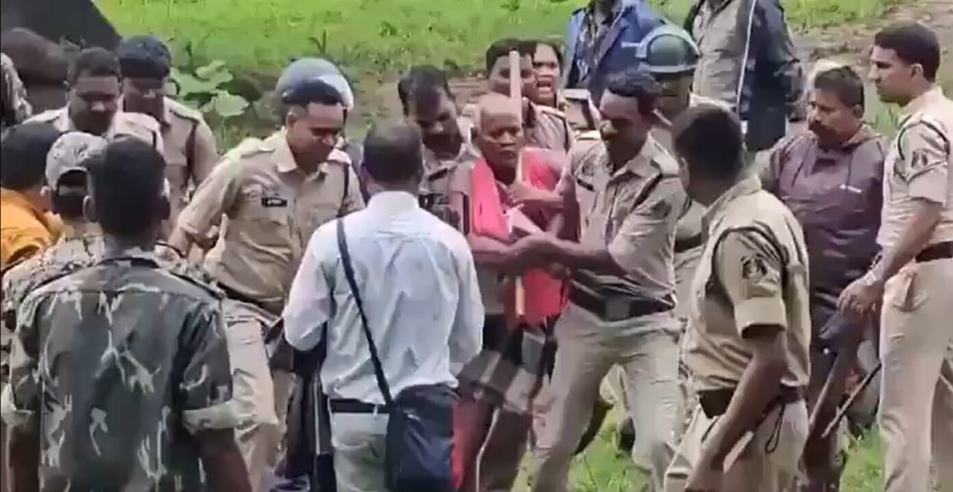 ಛತ್ತೀಸ್‌ಗಢ | ಅದಾನಿ ಗಣಿಗಾಗಿ ಬಿಜೆಪಿ ಸರ್ಕಾರದಿಂದ 5,000 ಮರಗಳ ಮಾರಣಹೋಮ Chhattisgarh | BJP government burns 5,000 trees for Adani mine, ಛತ್ತೀಸ್‌ಗಢ, ಅದಾನಿ ಗಣಿ, ಬಿಜೆಪಿ ಸರ್ಕಾರ, ಮರಗಳ ಮಾರಣಹೋಮ, Chhattisgarh, Adani mines, BJP government, tree ,