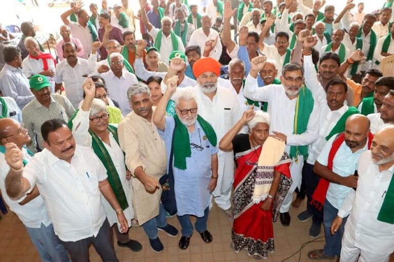 ದೇವನಹಳ್ಳಿ: ಭೂಸ್ವಾಧೀನ ಅಧಿಸೂಚನೆ  ರದ್ದುಗೊಳಿಸಿ; ಸರಕಾರಕ್ಕೆ ಗುಜರಾತ್‌ನ ಪ್ರಮುಖ ಟ್ರೇಡ್ ಯೂನಿಯನ್ ಮಜೂರ್ ಅಧಿಕಾರ್ ಮಂಚ್ ಆಗ್ರಹ