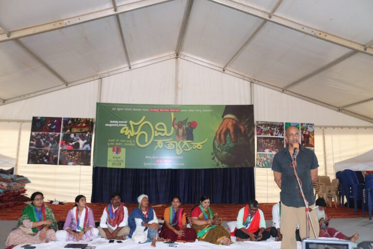 ದೇವನಹಳ್ಳಿ ಭೂಸ್ವಾಧೀನ ವಿರೋಧಿ ಉಪವಾಸ ಸತ್ಯಾಗ್ರಹ: “ಫ್ಯಾಕ್ಟರಿಗಳಿಂದ ಅನ್ನ ಬೆಳೆಯಲು ಸಾಧ್ಯವೇ?” ನಟ ಕಿಶೋರ್ ಕುಮಾರ್ ಆಕ್ರೋಶ