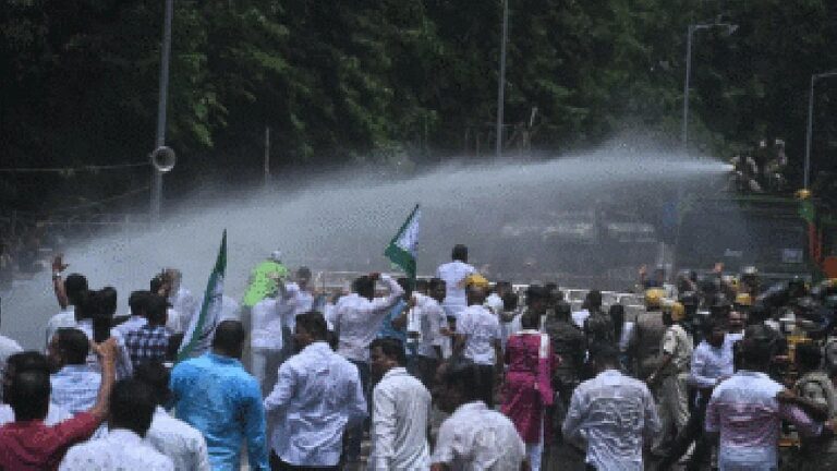 ಕಾಲೇಜಿನಲ್ಲೇ ವಿದ್ಯಾರ್ಥಿನಿ ಬೆಂಕಿಹಚ್ಚಿಕೊಂಡು ಸಾವು ಪ್ರಕರಣ: ಬಿಜೆಡಿಯಿಂದ ಬೃಹತ್ ಪ್ರತಿಭಟನೆ, ಬಾಲಸೋರ್ ಪಟ್ಟಣ ಸಂಪೂರ್ಣ ಬಂದ್