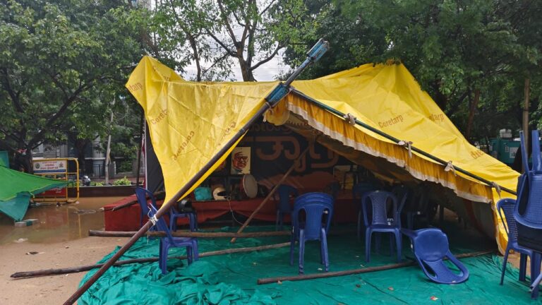 ಪ್ರೀಡಂ ಪಾರ್ಕ್‌ನಲ್ಲಿ  ಅಲೆಮಾರಿ ಹೋರಾಟಗಾರರ ಟೆಂಟ್ ಮಳೆಗೆ ಕುಸಿತ: ನ್ಯಾಯ ಸಿಗುವವರೆಗೂ ಹೋರಾಟ ಮುಂದುವರೆಯಲಿದೆ ಎಂದು ಪಟ್ಟು-VIDEO