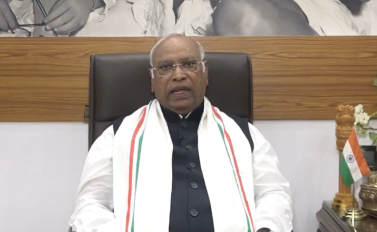 ಅಧಿಕಾರದಲ್ಲಿ ಉಳಿಯುವುದಕ್ಕೆ ಬಿಜೆಪಿ ಯಾವುದೇ ಅನೈತಿಕತೆಯ ಮಟ್ಟಕ್ಕೆ ಇಳಿಯಲು ಸಿದ್ಧ: ಮಲ್ಲಿಕಾರ್ಜುನ್ ಖರ್ಗೆ