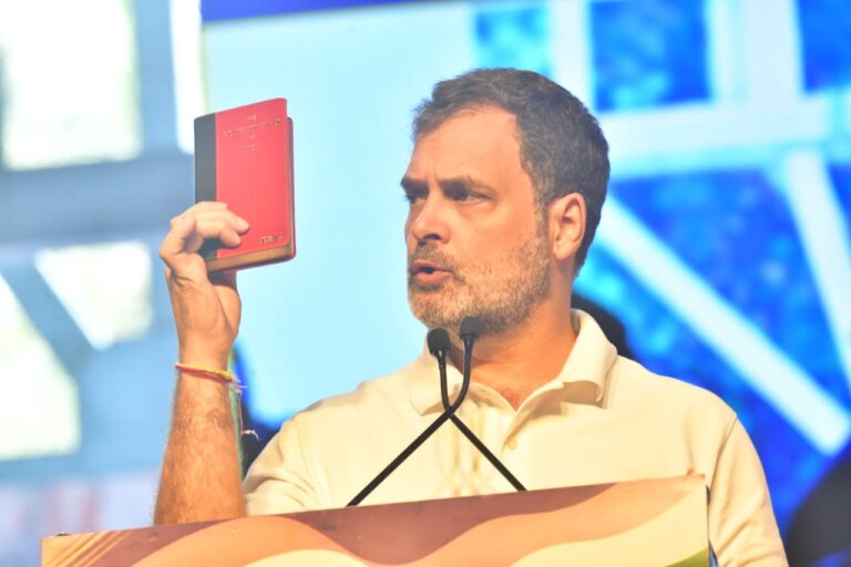 ಮತಗಳ್ಳತನದ ಆರೋಪ: ಸಂವಿಧಾನದ ಮೇಲೆ ಕೈ ಇಟ್ಟಿದ್ದೇನೆ, ಸುಳ್ಳು ಹೇಳುವುದಿಲ್ಲ – ಫ್ರೀಡಂ ಪಾರ್ಕ್‌ನಲ್ಲಿ ಪ್ರತಿಭಟನಾ ಸಮಾವೇಶದಲ್ಲಿ ರಾಹುಲ್ ಗಾಂಧಿ
