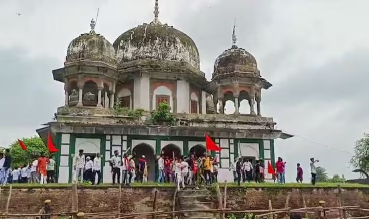 ಉತ್ತರ ಪ್ರದೇಶ: ಫತೇಪುರ್‌ನಲ್ಲಿ ಪುರಾತನ ಸಮಾಧಿ ಧ್ವಂಸಗೊಳಿಸಿದ ಹಿಂದುತ್ವ ಗುಂಪು; ದೇವಾಲಯ ಎಂದು ವಾದ, ಪೂಜೆ ಮಾಡುವ ಪ್ರತಿಜ್ಞೆ