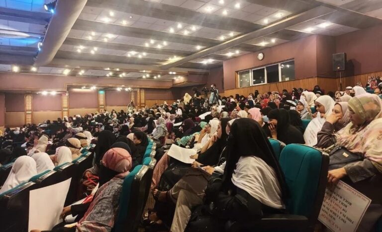 ಅಖಿಲ ಭಾರತ ಮುಸ್ಲಿಂ ಮಹಿಳಾ ಸಂಘದಿಂದ ಮಹಿಳಾ ಸಮ್ಮೇಳನ: ವಕ್ಫ್ ಕಾಯಿದೆ ಟೀಕೆ, ತಕ್ಷಣ ಹಿಂಪಡೆಯಲು ಆಗ್ರಹ