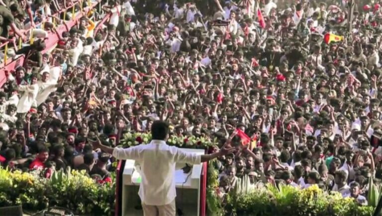 ಟಿವಿಕೆ 2026ರ ತಮಿಳುನಾಡು ಚುನಾವಣೆಯಲ್ಲಿ ಏಕಾಂಗಿ ಸ್ಪರ್ಧೆ, ಬಿಜೆಪಿ ಸೈದ್ಧಾಂತಿಕ ಶತ್ರು: ನಟ ವಿಜಯ್ ಸ್ಪಷ್ಟನೆ