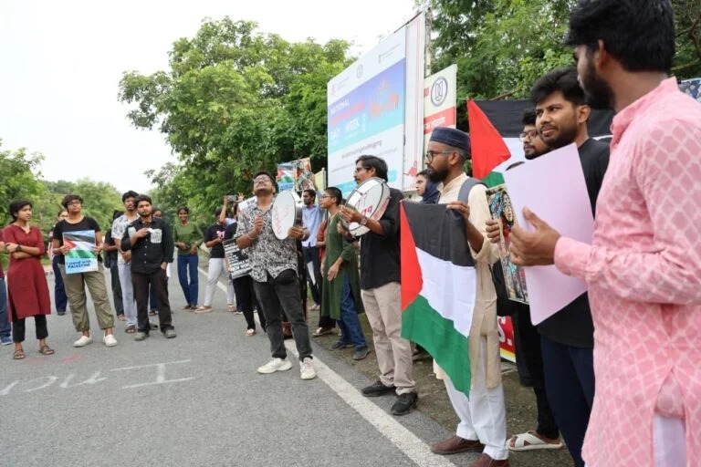 ನರಮೇಧಕ್ಕೆ ಪ್ರತಿಕ್ರಿಯೆ: ಜೆಎನ್‌ಯುನಲ್ಲಿ ಗಾಜಾ ಪರ ದನಿ, ಇಸ್ರೇಲ್ ದೌರ್ಜನ್ಯ ವಿರೋಧಿಸಿ ಪ್ರತಿಭಟನೆ