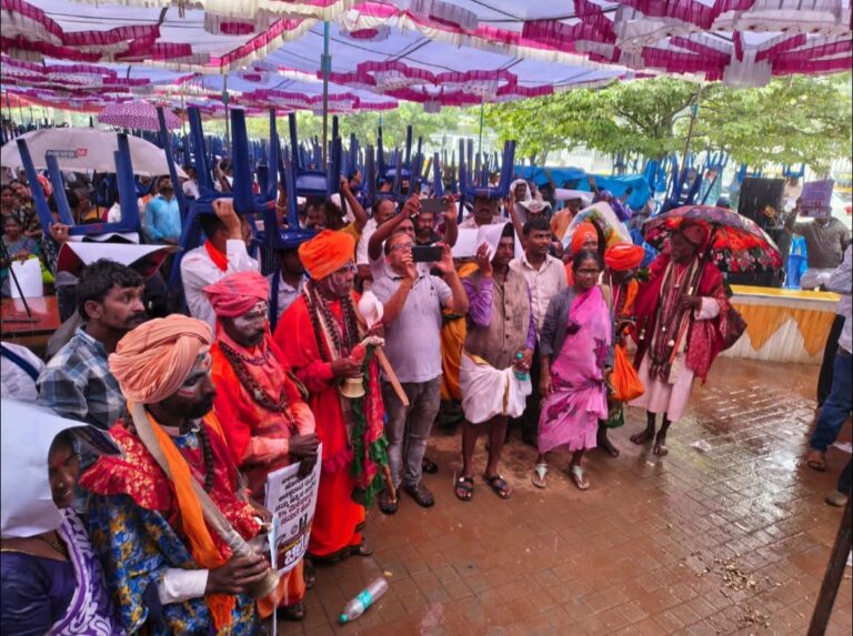 ಅಲೆಮಾರಿಗಳಿಗೆ ಶೇ.1ರಷ್ಟು ಪ್ರತ್ಯೇಕ ಮೀಸಲಾತಿ ನೀಡಿ: ಅಲೆಮಾರಿಗಳ ಬೆಂಗಳೂರು ಚಲೋ ಬೃಹತ್ ಸಮಾವೇಶದಲ್ಲಿ ಆಗ್ರಹ