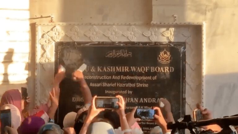 ರಾಷ್ಟ್ರೀಯ ಲಾಂಛನ ವಿರೂಪ ಪ್ರಕರಣ: ಹಜರತ್ಬಲ್‌ನಲ್ಲಿ 30ಕ್ಕೂ ಹೆಚ್ಚು ಬಂಧನ; “ಕಾಶ್ಮೀರಿಗಳ ಹತ್ಯಾಕಾಂಡ” ಎಂದ ಸಂಸದ