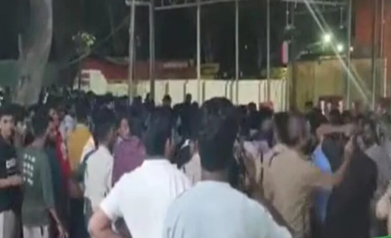 ದನದ ಕರು ಸಾವಿಗೆ ಕಾರಣ ಆರೋಪದಡಿ ಮುಸ್ಲಿಂ ಡ್ರೈವರ್ ಬಂಧನ; ಬಜರಂಗ ದಳ ಒತ್ತಡಕ್ಕೆ ಮಣಿದ ರತ್ಲಂ ಆಡಳಿತ