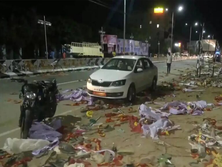 ಕರೂರಿನ ನಟ ವಿಜಯ್ ರ‍್ಯಾಲಿ ಕಾಲ್ತುಳಿತ; ಸಾವನ್ನಪ್ಪಿದವರ ಸಂಖ್ಯೆ 41 ಕ್ಕೆ ಏರಿಕೆ