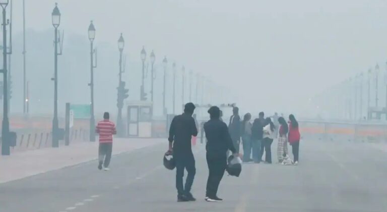 ದೀಪಾವಳಿ ಬೆಳಿಗ್ಗೆ ದೆಹಲಿಯಲ್ಲಿ ‘ಕಳಪೆ’ ಗುಣಮಟ್ಟದ ಗಾಳಿ: ನಿರ್ಬಂಧ ಆರಂಭ