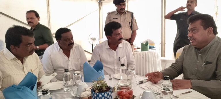 ಚನ್ನರಾಯಪಟ್ಟಣ ರೈತರಿಂದ ಕೈಗಾರಿಕಾ ಸಚಿವರ ಭೇಟಿ; ಕೆಐಎಡಿಬಿ ‘ಡಿನೋಟಿಫಿಕೇಶನ್’ಗೆ ಒತ್ತಡ ಹೇರಿದ ಹೋರಾಟಗಾರರು