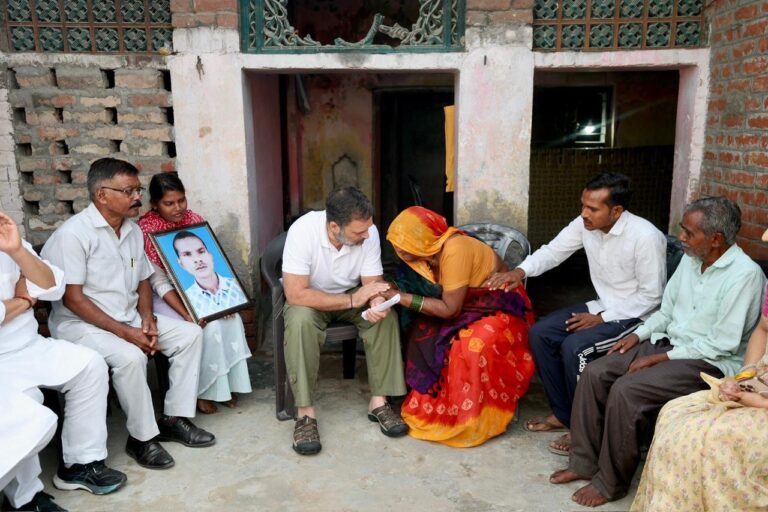 ರಾಯ್ ಬರೇಲಿ ದಲಿತ ವ್ಯಕ್ತಿ ಗುಂಪುಹತ್ಯೆ; ಬಲಿಪಶು ಕುಟುಂಬವನ್ನು ಭೇಟಿಯಾದ ರಾಹುಲ್ ಗಾಂಧಿ