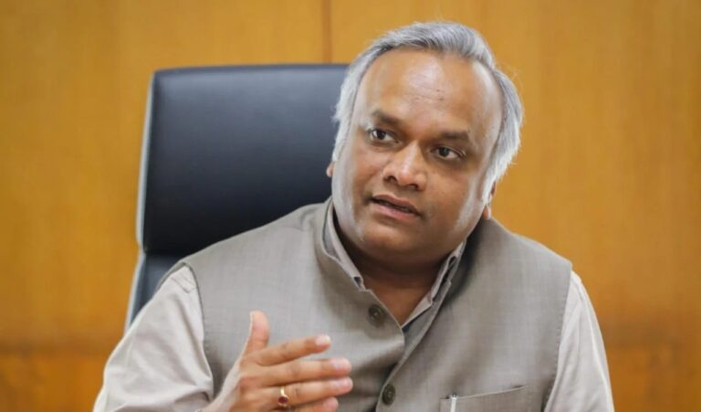 ನೋಂದಣಿಯಾಗದ ಆರ್‌ಎಸ್‌ಎಸ್ ಮುಖ್ಯಸ್ಥರಿಗೆ ಪ್ರಧಾನಿಗೆ ಸಮನಾದ ಪ್ರೋಟೋಕಾಲ್ ಏಕೆ?..ಪ್ರಿಯಾಂಕ್ ಖರ್ಗೆ