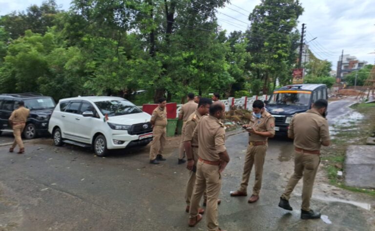 ಬರೇಲಿಗೆ ಹೊರಟಿದ್ದ ಎಸ್‌ಪಿ ನಿಯೋಗಕ್ಕೆ ಪೊಲೀಸರ ತಡೆ: ಸಂಸದ ಝಿಯಾವುರ್ ರೆಹಮಾನ್‌ಗೆ ಗೃಹ ಬಂಧನ