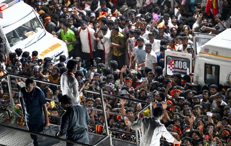 ಟಿವಿಕೆ ರ‍್ಯಾಲಿಯಲ್ಲಿ ಕಾಲ್ತುಳಿತ ಪ್ರಕರಣ: ಸಿಬಿಐ ತನಿಖೆಗೆ ಆದೇಶಿಸಿದ ಸುಪ್ರೀಂ ಕೋರ್ಟ್; ಮೇಲ್ವಿಚಾರಣೆಗೆ ನಿವೃತ್ತ ನ್ಯಾಯಮೂರ್ತಿ ನೇತೃತ್ವದಲ್ಲಿ ಸಮಿತಿ