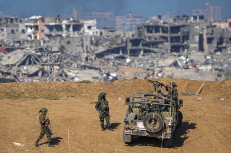 ಗಾಝಾ ಕದನ ವಿರಾಮ ಜಾರಿಯಾದರೂ ಆಕ್ರಮಣ ಮುಂದುವರಿಸಿದ ಇಸ್ರೇಲ್ : ಪ್ಯಾಲೆಸ್ತೀನಿಯರ ಹತ್ಯೆ, ಬಂಧನ