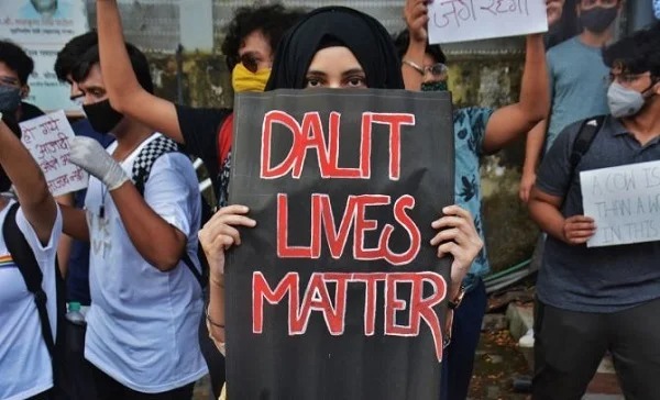 ದಲಿತ ಚಾಲಕನನ್ನು ಅಪಹರಿಸಿ ಹಲ್ಲೆ, ಮೂತ್ರ ಕುಡಿಸಿದ ಆರೋಪ: ಮೂವರ ಬಂಧನ