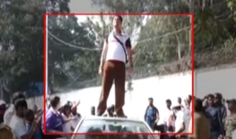 ಬೆಂಗಳೂರಿನ ಮೇಖ್ರಿ ಸರ್ಕಲ್‌ನಲ್ಲಿ ಹೈಡ್ರಾಮ; ಕ್ಯಾಬ್ ಚಾಲಕನ ಜತೆ ಪ್ರಯಾಣಿಕನ ಜಗಳ, ಕಾರ್ ಮೇಲೆ ನಿಂತು ಹುಚ್ಚಾಟ