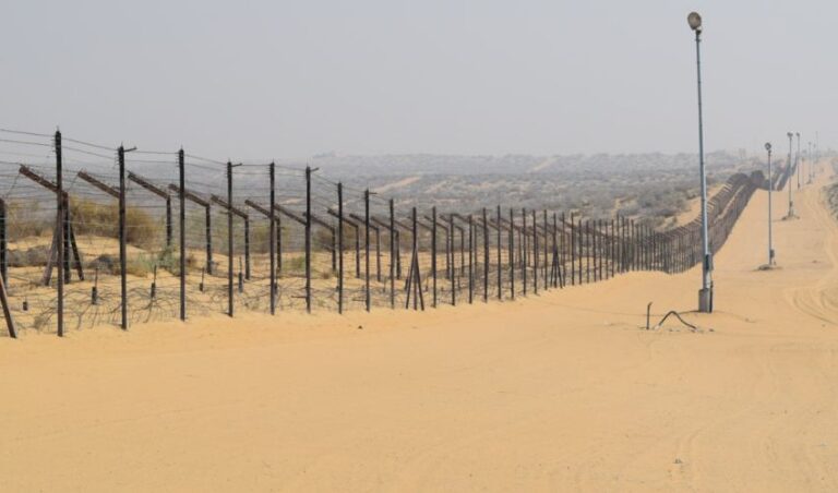 ಜೈಸಲ್ಮೇರ್‌ನ ಭಾರತ-ಪಾಕ್ ಗಡಿಯಲ್ಲಿ ಪಾಕಿಸ್ತಾನಕ್ಕೆ ನುಸುಳಲು ಯತ್ನಿಸುತ್ತಿದ್ದ ಯುವಕನನ್ನು ಸೆರೆ ಹಿಡಿದ ಬಿಎಸ್ಎಫ್