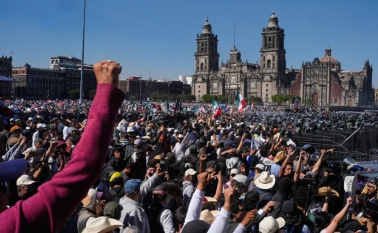 ಮೆಕ್ಸಿಕೊದಾದ್ಯಂತ ತೀವ್ರಗೊಂಡ ‘ಜೆನ್ ಝೀ’ ಪ್ರತಿಭಟನೆ : ಬೀದಿಗಿಳಿದ ಸಾವಿರಾರು ಯುವಜನತೆ