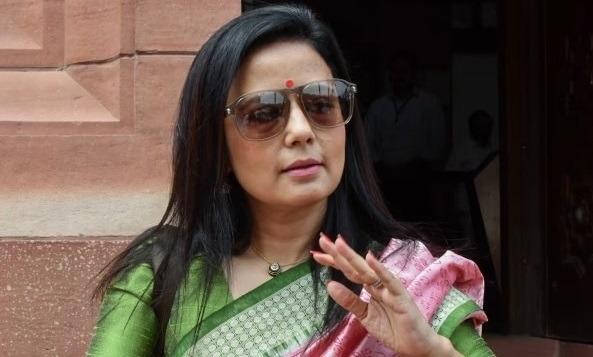 ಸದನದಲ್ಲಿ ಪ್ರಶ್ನೆ ಕೇಳಲು ಲಂಚ : ಲೋಕಪಾಲ್ ಆದೇಶ ಪ್ರಶ್ನಿಸಿ ಹೈಕೋರ್ಟ್ ಮೆಟ್ಟಿಲೇರಿದ ಸಂಸದೆ ಮಹುವಾ