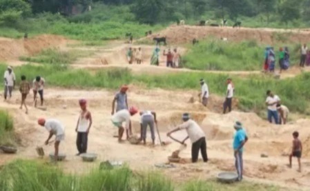 ಒಂದು ತಿಂಗಳಲ್ಲಿ 27 ಲಕ್ಷ ನರೇಗಾ ಕಾರ್ಮಿಕರ ಹೆಸರು ಡಿಲೀಟ್ : ಬಡ ಗ್ರಾಮೀಣರ ಕೆಲಸದ ಹಕ್ಕಿನ ನಿರಾಕರಣೆ ಎಂದ ಕಾಂಗ್ರೆಸ್