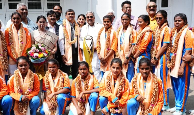 ಅಂಧ ಮಹಿಳಾ ಕ್ರಿಕೆಟ್ ತಂಡವನ್ನು ಸನ್ಮಾನಿಸಿದ ಸಿಎಂ : ಕರ್ನಾಟಕದ ಆಟಗಾರ್ತಿಯರಿಗೆ ತಲಾ 10 ಲಕ್ಷ ರೂ. ನಗದು, ಸರ್ಕಾರಿ ಉದ್ಯೋಗ ಘೋಷಣೆ