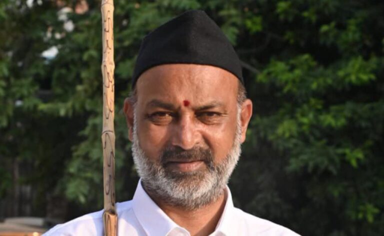 ಬಿಜೆಪಿ ಬೆಂಬಲಿತ ಅಭ್ಯರ್ಥಿಗಳನ್ನು ಗೆಲ್ಲಿಸಿದರೆ ಪಂಚಾಯತ್‌ಗಳಿಗೆ ತಲಾ 10 ಲಕ್ಷ ರೂ. : ಕೇಂದ್ರ ಸಚಿವ ಬಂಡಿ ಸಂಜಯ್ ಆಮಿಷ