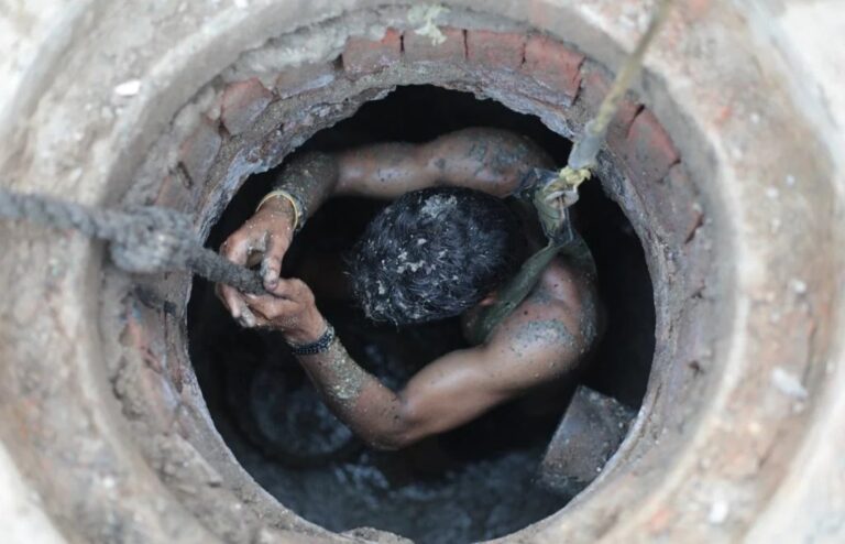 ಮ್ಯಾನ್‌ಹೋಲ್‌ ಸ್ವಚ್ಛಗೊಳಿಸುವಾಗ ನಾಲ್ವರು ಕಾರ್ಮಿಕರು ಸಾವು : ತಲಾ 30 ಲಕ್ಷ ರೂ. ಪರಿಹಾರ ನೀಡಲು ಕೋರ್ಟ್ ಆದೇಶ