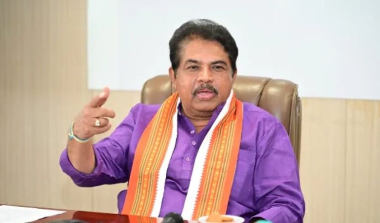 ಅಧಿಕಾರ ಹಸ್ತಾಂತರ ಕಿತ್ತಾಟದಿಂದ ಆಡಳಿತ ಯಂತ್ರ ನಿಷ್ಕ್ರಿಯವಾಗಿದೆ: ಕಾಂಗ್ರೆಸ್ ಹೈಕಮಾಂಡ್ ಸಿಎಂ ಯಾರು ಎಂದು ಸ್ಪಷ್ಟಪಡಿಸಲಿ: ಆರ್ ಅಶೋಕ್