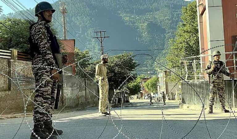 ಜಮ್ಮು ಮತ್ತು ಕಾಶ್ಮೀರದಲ್ಲಿ ಕಟ್ಟೆಚ್ಚರ: ಉಗ್ರರ ಬಗ್ಗೆ ಸುಳಿವು ನೀಡಿದವರಿಗೆ ₹5 ಲಕ್ಷ ಬಹುಮಾನ ಘೋಷಣೆ