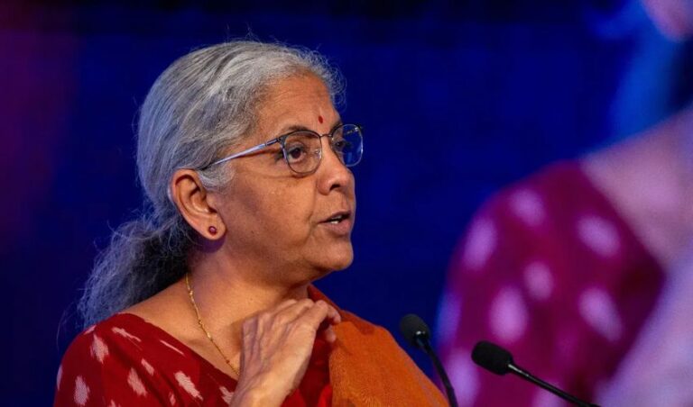 ಸೇವೆಯನ್ನು ಸುಧಾರಿಸಲು ಬ್ಯಾಂಕ್ ಸಿಬ್ಬಂದಿಗೆ ಸ್ಥಳೀಯ ಭಾಷೆ ತಿಳಿದಿರಬೇಕು: ನಿರ್ಮಲಾ ಸೀತಾರಾಮನ್