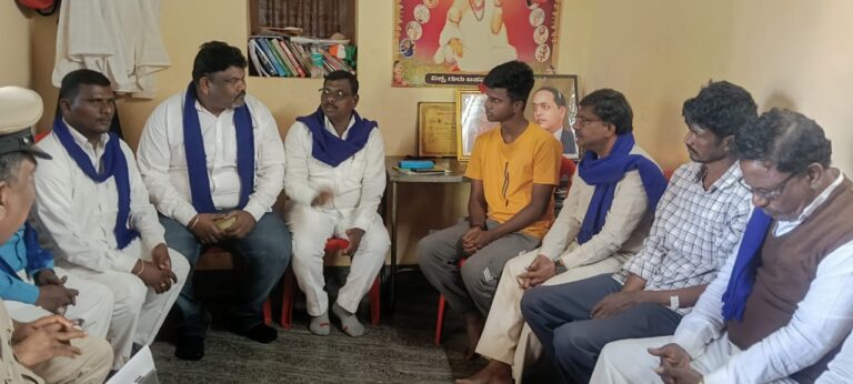 ಹುಬ್ಬಳ್ಳಿ ಮರ್ಯಾದೆಗೇಡು ಹತ್ಯೆ: ನೊಂದ ಕುಟಂಬವನ್ನು ಭೇಟಿಯಾದ ಮಾವಳ್ಳಿ ಶಂಕರ್