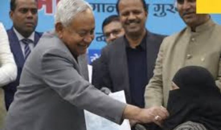 ಮಹಿಳೆಯ ಹಿಜಾಬ್ ಎಳೆದ ಆರೋಪ: ಬಿಹಾರ ಸಿಎಂ ನಿತೀಶ್ ಕುಮಾರ್ ವಿರುದ್ಧ ಬೆಂಗಳೂರಿನ ವಕೀಲರಿಂದ ದೂರು