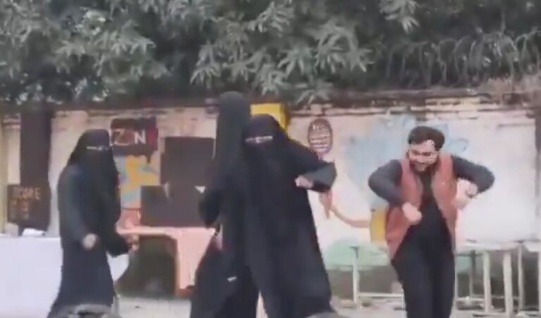 ಉತ್ತರ ಪ್ರದೇಶ: ಬುರ್ಖಾ ಧರಿಸಿ ಧುರಂಧರ್ ಹಾಡಿಗೆ ನೃತ್ಯ; ಹುಡುಗರ ಪುಂಡಾಟಕ್ಕೆ ಆಕ್ರೋಶ