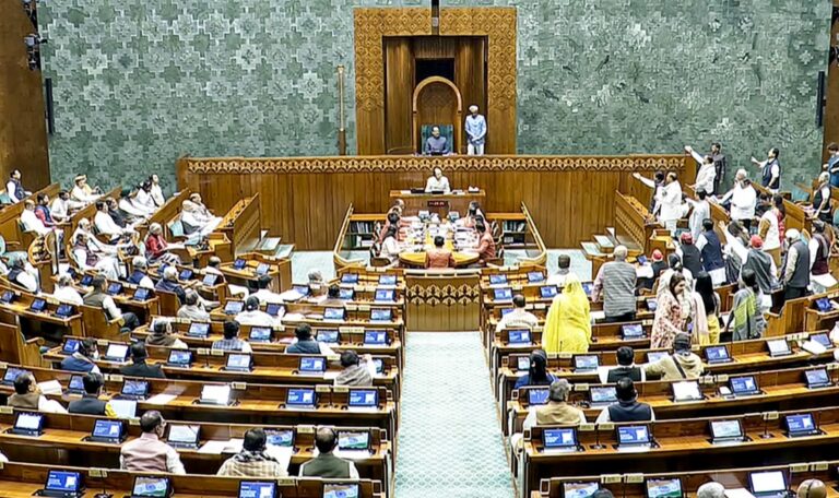 ಪ್ರತಿಪಕ್ಷಗಳ ಪ್ರತಿಭಟನೆಗೆ ಮಣಿದ ಕೇಂದ್ರ : ಡಿ.9ರಂದು ಸಂಸತ್ತಿನಲ್ಲಿ ಎಸ್‌ಐಆರ್ ಚರ್ಚೆ