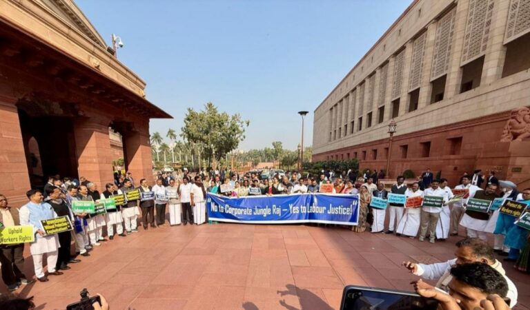 ಸಂಸತ್ ಚಳಿಗಾಲದ ಅಧಿವೇಶನ : ಕಾರ್ಮಿಕ ಸಂಹಿತೆಗಳ ವಿರುದ್ಧ ಪ್ರತಿಪಕ್ಷಗಳಿಂದ ಪ್ರತಿಭಟನೆ