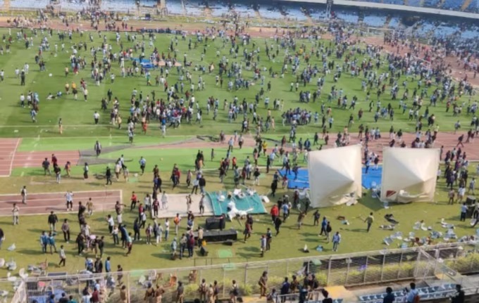 ಕೋಲ್ಕತ್ತಾ ಮೆಸ್ಸಿ ಕಾರ್ಯಕ್ರಮದಲ್ಲಿ ಗಲಾಟೆ | ಕ್ಷಮೆ ಯಾಚಿಸಿದ ಸಿಎಂ ಮಮತಾ ಬ್ಯಾನರ್ಜಿ, ತನಿಖೆಗೆ ಸಮಿತಿ ರಚನೆ; ಆಯೋಜಕನ ಬಂಧನ