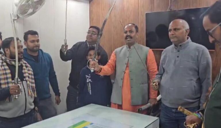 ತಲವಾರು ವಿತರಣೆ : ಹಿಂದೂ ರಕ್ಷಾ ದಳದ 10 ದುಷ್ಕರ್ಮಿಗಳ ಬಂಧನ