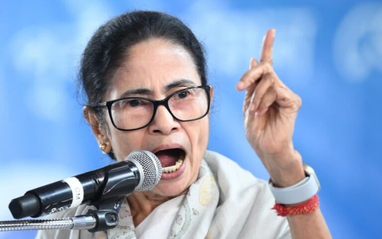 ಎಸ್‌ಐಆರ್‌ ದೊಡ್ಡ ಹಗರಣ : ನೈಜ ಮತದಾರರನ್ನು ಕೈಬಿಟ್ಟರೆ ಚು.ಆಯೋಗದ ಕಚೇರಿಗೆ ಘೇರಾವ್ : ಮಮತಾ ಬ್ಯಾನರ್ಜಿ ಎಚ್ಚರಿಕೆ