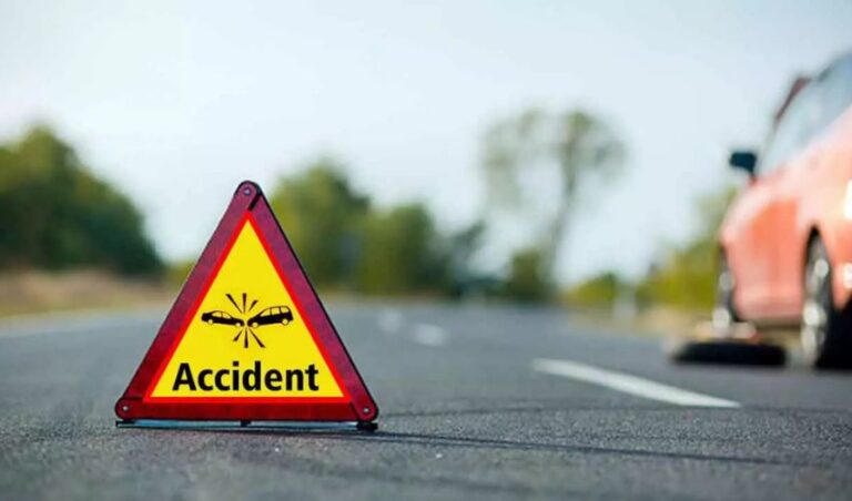 ಮಂಡ್ಯದಲ್ಲಿ ಭೀಕರ ಅಪಘಾತ: ಸೇತುವೆಯಿಂದ ಕೆಳಗೆ ಬಿದ್ದ ಕಾರು: ಒಂದೇ ಕುಟುಂಬದ ಮೂವರು ಸಾವು