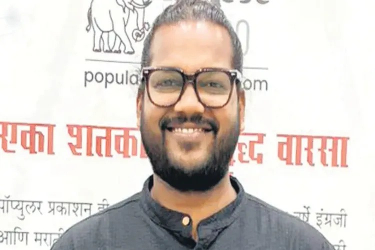 ಕಪ್ಪು ಶರ್ಟ್ ಧರಿಸಿದ್ದಕ್ಕೆ ‘ಸಾಹಿತ್ಯ ಅಕಾಡೆಮಿ ಪ್ರಶಸ್ತಿ’ ಪುರಸ್ಕೃತ ಯುವ ಲೇಖಕನನ್ನೇ ತಡೆದ ಪೊಲೀಸರು