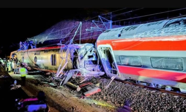 ರೈಲುಗಳು ಮುಖಾಮುಖಿ ಢಿಕ್ಕಿಯಾಗಿ 21 ಮಂದಿ ಸಾವು