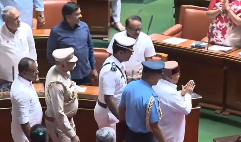 ವಿಶೇಷ ಅಧಿವೇಶನ : ಎರಡೇ ಸಾಲುಗಳ ಭಾಷಣ ಮಾಡಿ ಹೊರ ನಡೆದ ರಾಜ್ಯಪಾಲ; ಕಾಂಗ್ರೆಸ್ ಶಾಸಕರಿಂದ ಪ್ರತಿಭಟನೆ