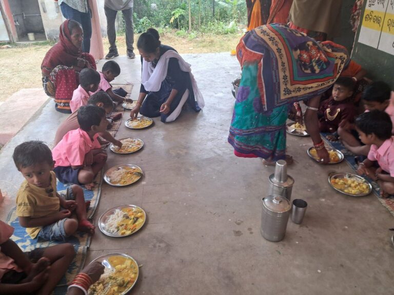 ದಲಿತ ಮಹಿಳೆ ಕಾರಣಕ್ಕೆ ಪೋಷಕರಿಂದ ಅಂಗನವಾಡಿ ಬಹಿಷ್ಕಾರ: ಅಧಿಕಾರಿಗಳ ಮನವೊಲಿಕೆ ಬಳಿಕ ಮರಳಿದ ಮಕ್ಕಳು