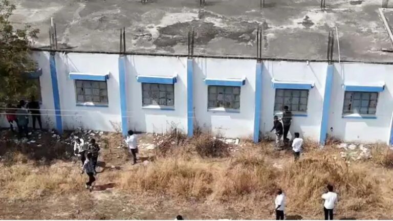 ಮಹಾರಾಷ್ಟ್ರ| ಪರೀಕ್ಷೆಯ ಸಮಯದಲ್ಲಿ ಸಾಮೂಹಿಕ ನಕಲಿಗೆ ಬೆಂಬಲಿಸಿದ 5 ಜನ ಶಿಕ್ಷಕರ ಅಮಾನತು