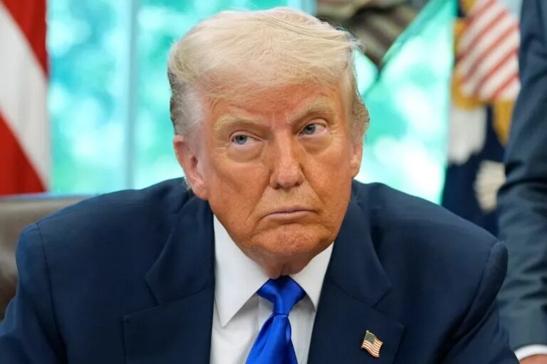 ಸಿಕ್ಕ ಸಿಕ್ಕ ದೇಶಗಳ ಮೇಲೆ ದಾಳಿ ನಡೆಸುತ್ತಿರುವ ಟ್ರಂಪ್ : ಅಧ್ಯಕ್ಷರ ಯುದ್ದೋನ್ಮಾದಕ್ಕೆ ಲಗಾಮು ಹಾಕಲು ಮುಂದಾದ ಯುಎಸ್ ಕಾಂಗ್ರೆಸ್