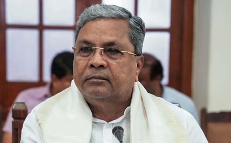 ಮುಡಾ ಪ್ರಕರಣ : ಸಿಎಂ ಸಿದ್ದರಾಮಯ್ಯ, ಪತ್ನಿ ಪಾರ್ವತಿಗೆ ಹೈಕೋರ್ಟ್ ನೋಟಿಸ್